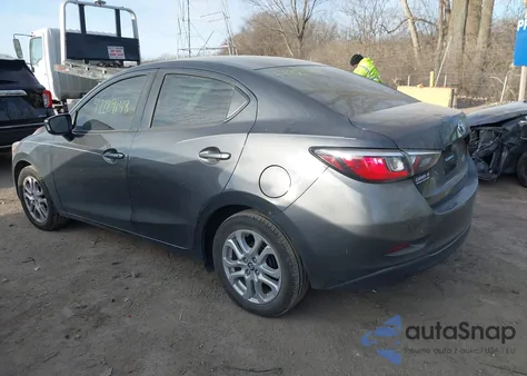 2018 Toyota Yaris Ia z USA, uszkodzony, nr VIN 3MYDLBYV7JY302950